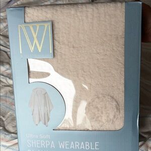 Wayland Square Ultra Soft Sherpa Wearable Blanket - Cream